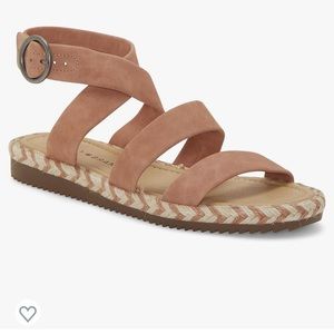 🆕 Lucky Brand Women's Flat Sandal